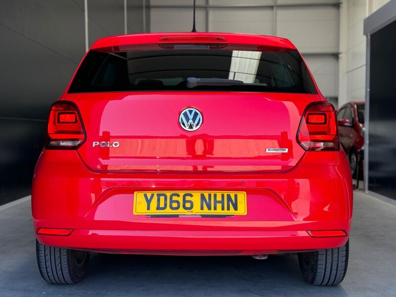 VOLKSWAGEN POLO