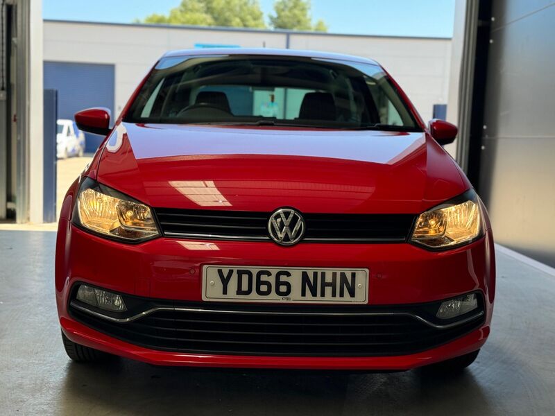 VOLKSWAGEN POLO