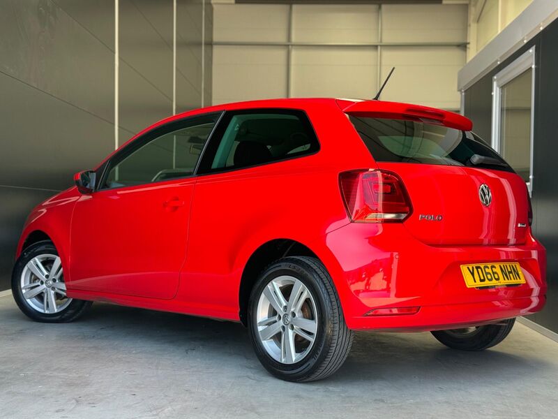VOLKSWAGEN POLO