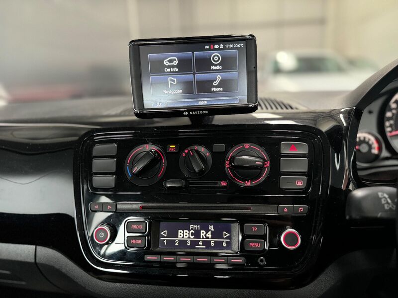 VOLKSWAGEN UP