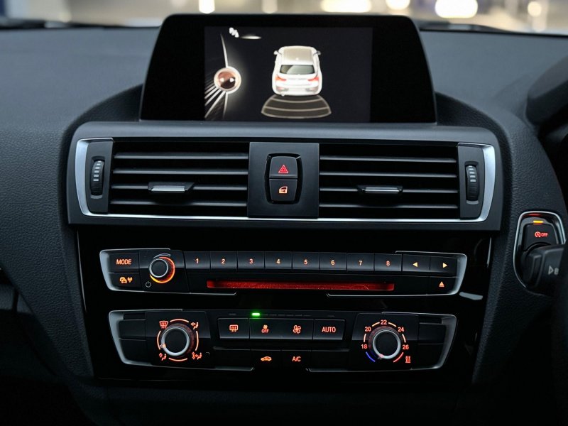 BMW 1 SERIES
