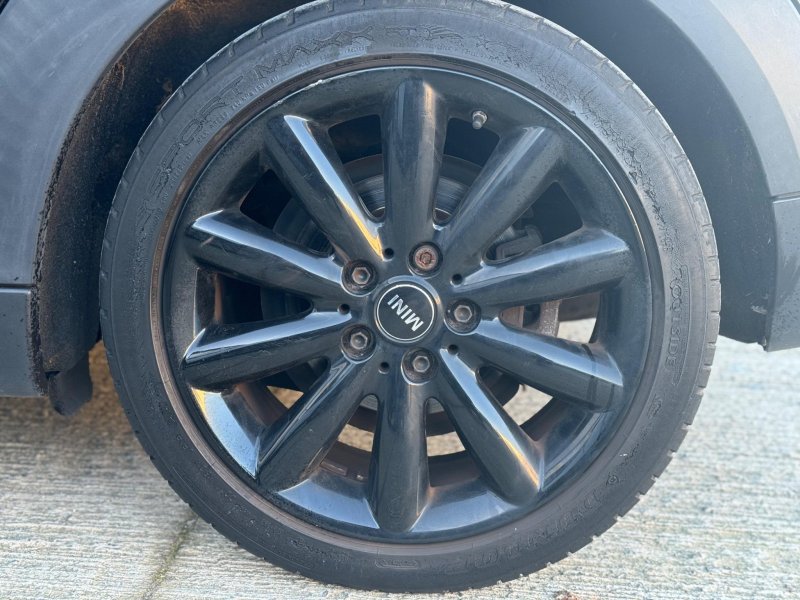 MINI HATCH